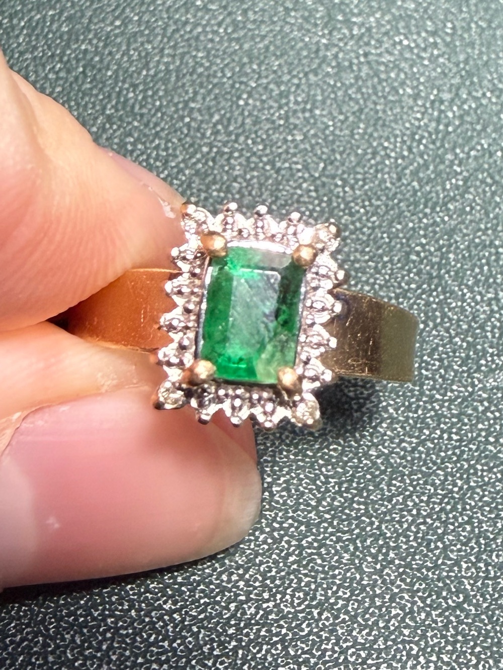 14kt Yellow + White Gold Ring w Large Emerald Center and 4 Diamonds Please Read